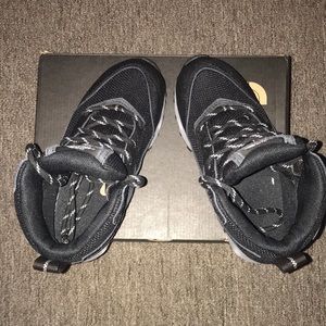Hi. Im selling my daughter NORTH FACE boots/sneakers. 1.5 toddler/little kids.